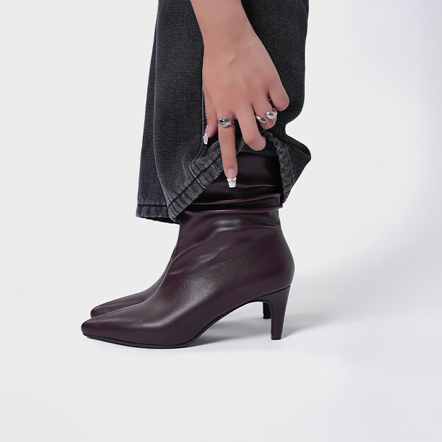 Vinröda boots med hög klack