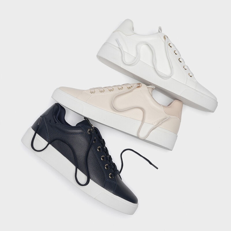 Tre sneakers i olika färger från XIT