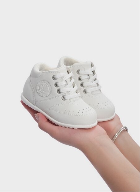 Rosa ballerinaskor med rosettsnörning