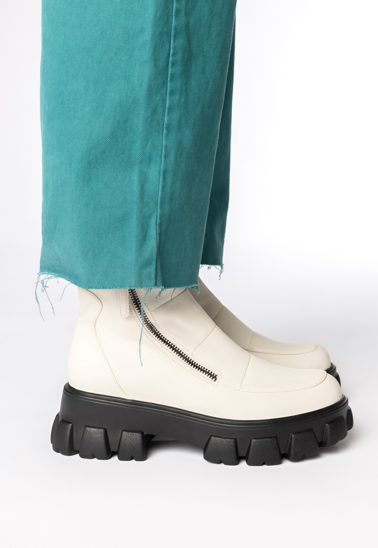 ATTITUDE, Boots Vita