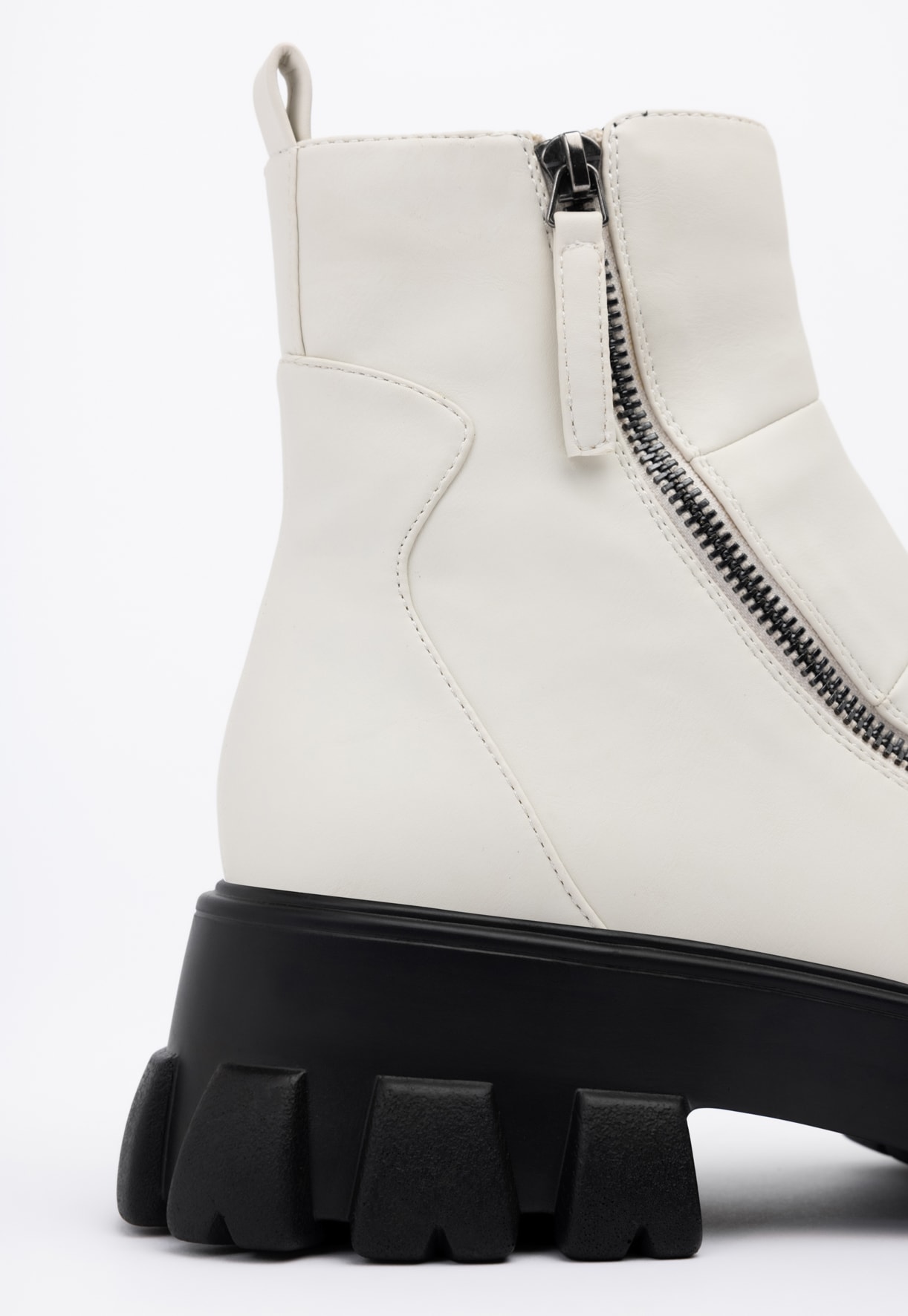 ATTITUDE, Boots Vita