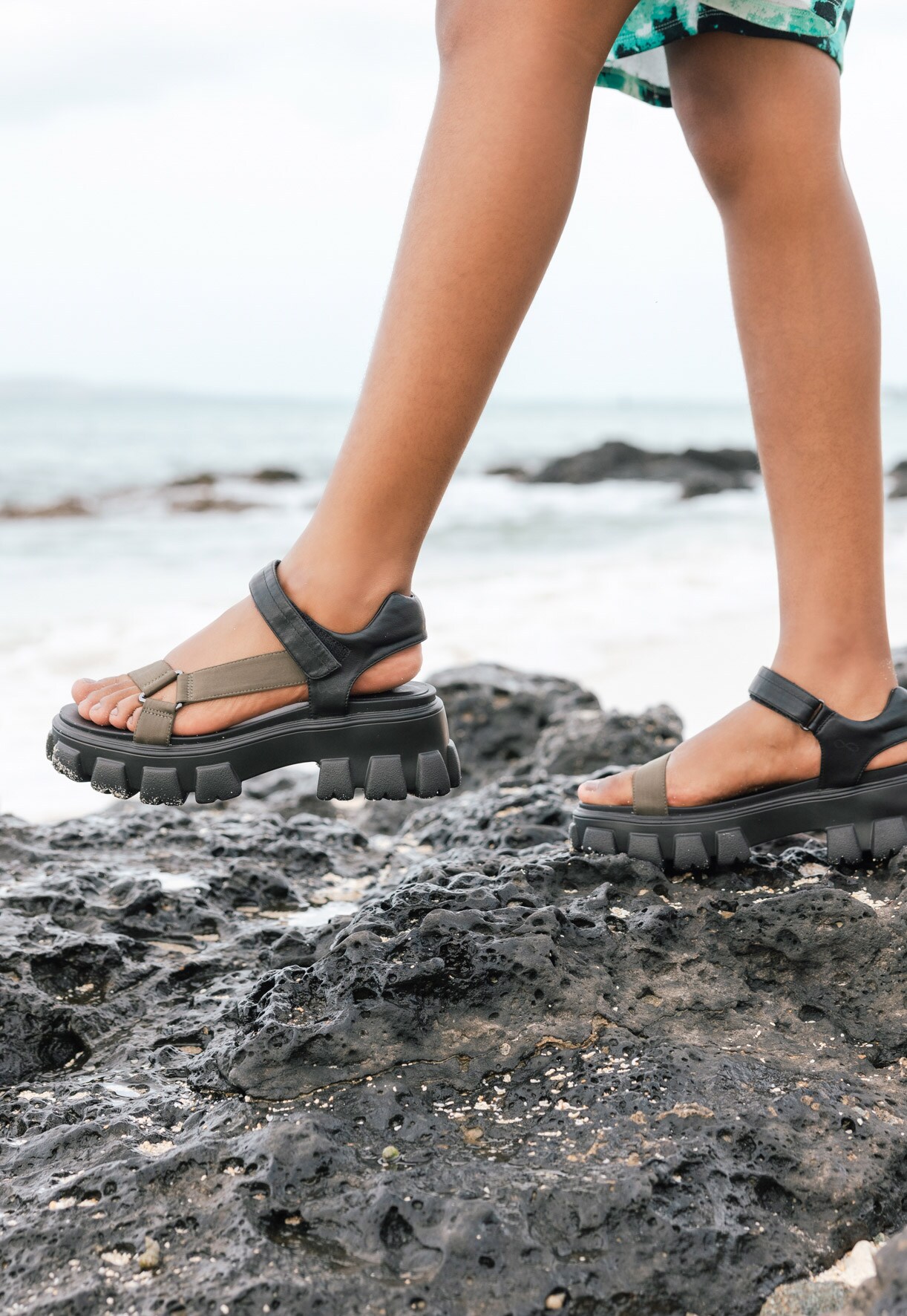 ATTITUDE, Sandaler med remmar Svarta