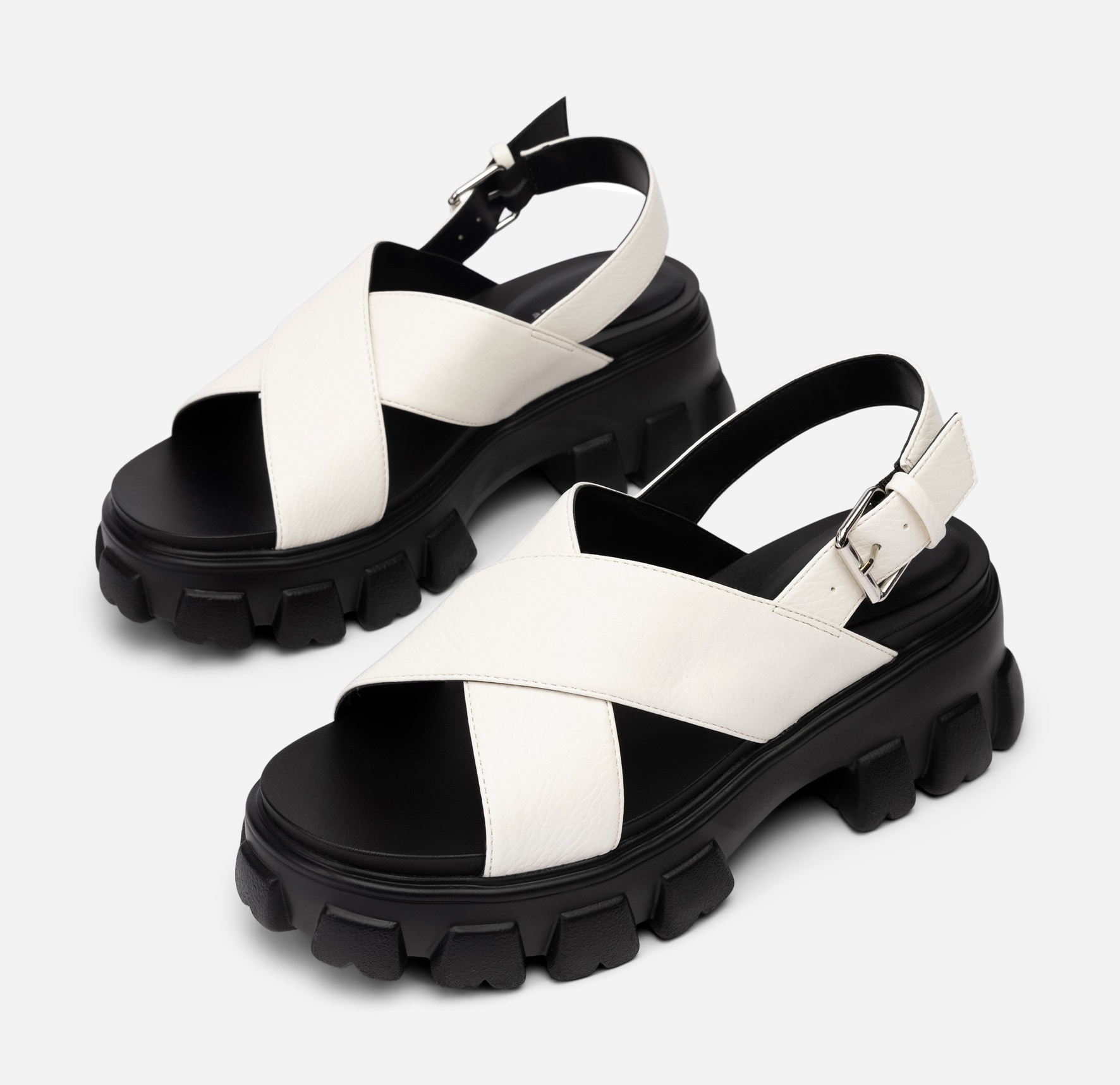 ATTITUDE, Sandaler med remmar Vita