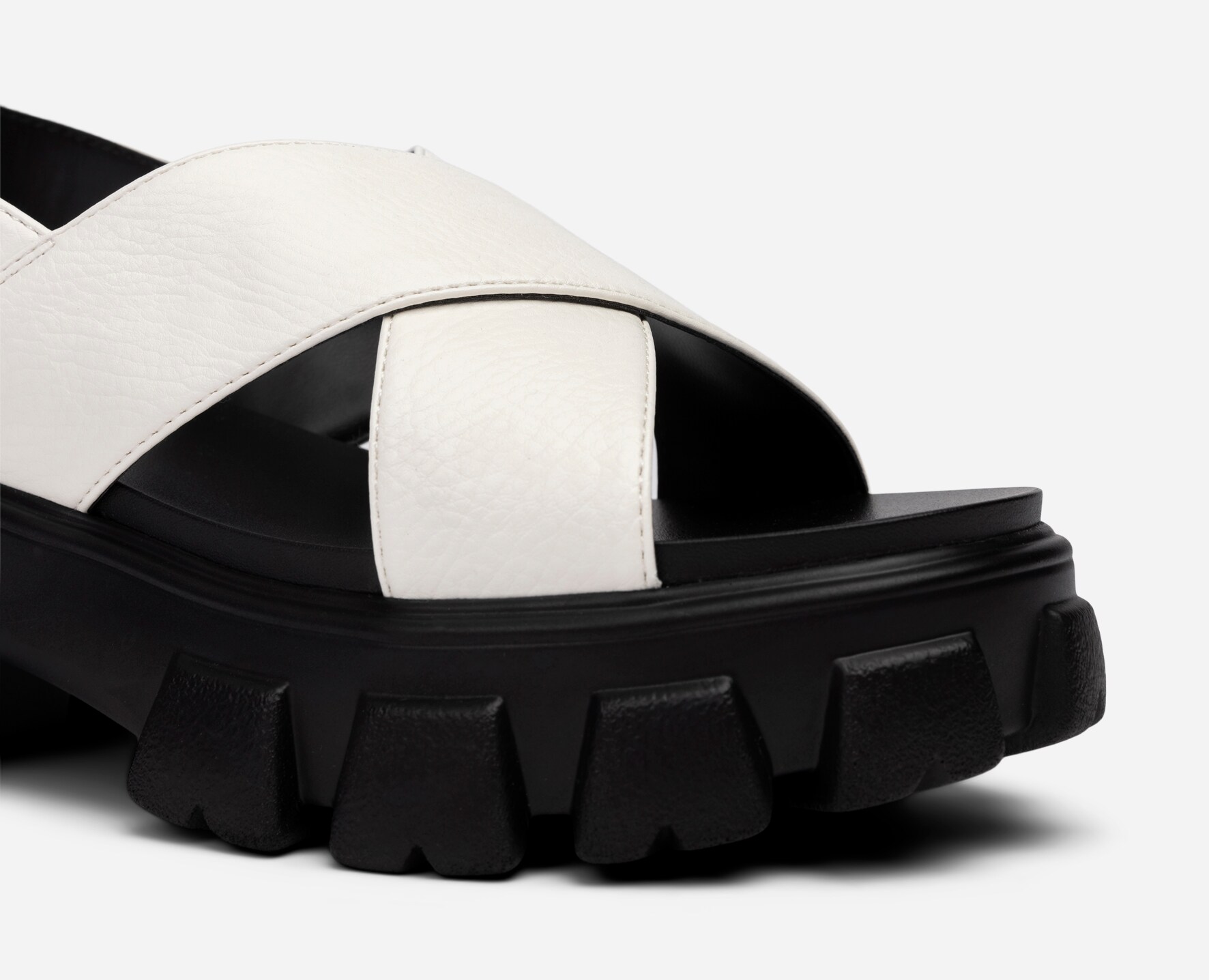 ATTITUDE, Sandaler med remmar Vita