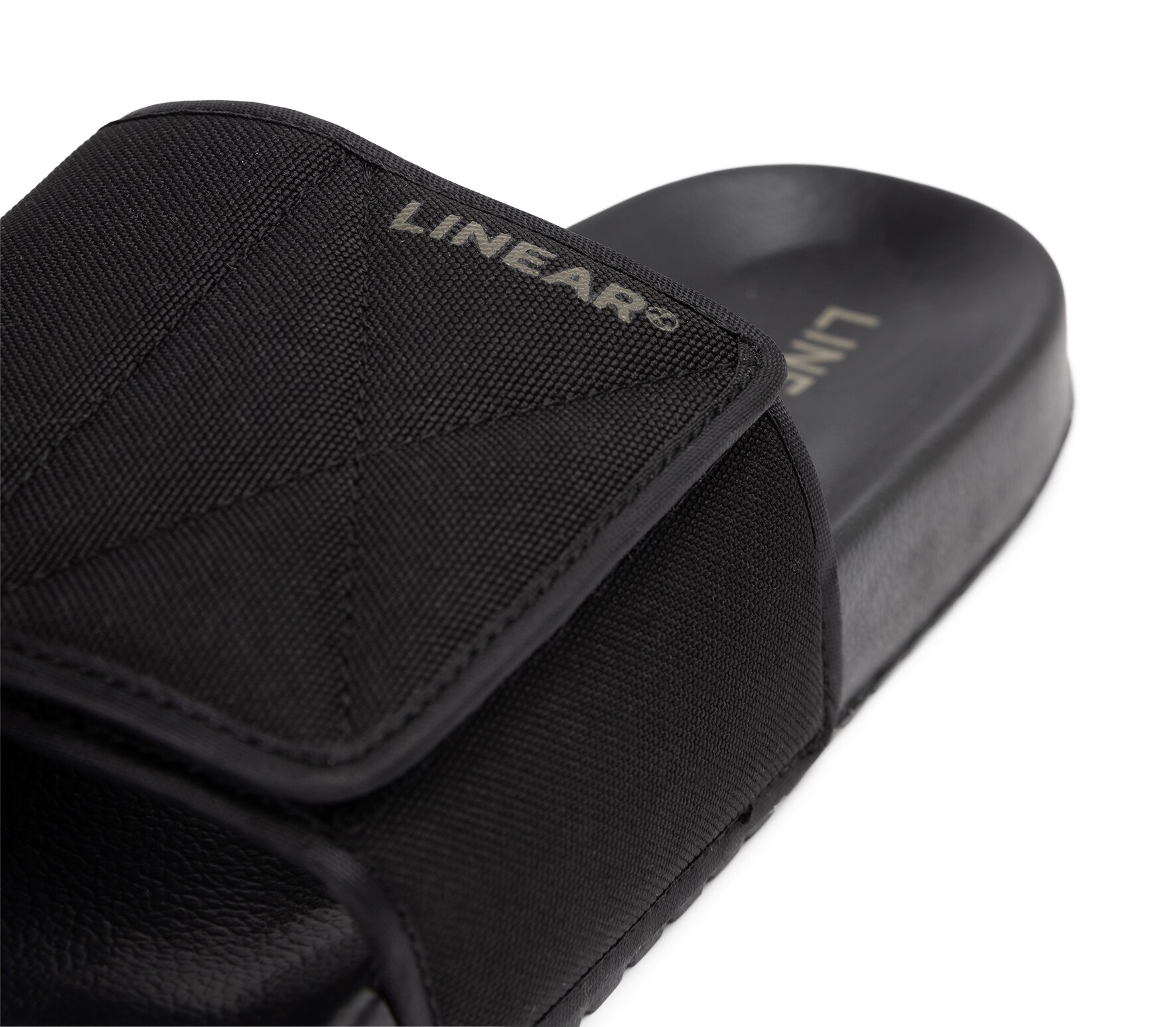 LINEAR, Tofflor Svarta