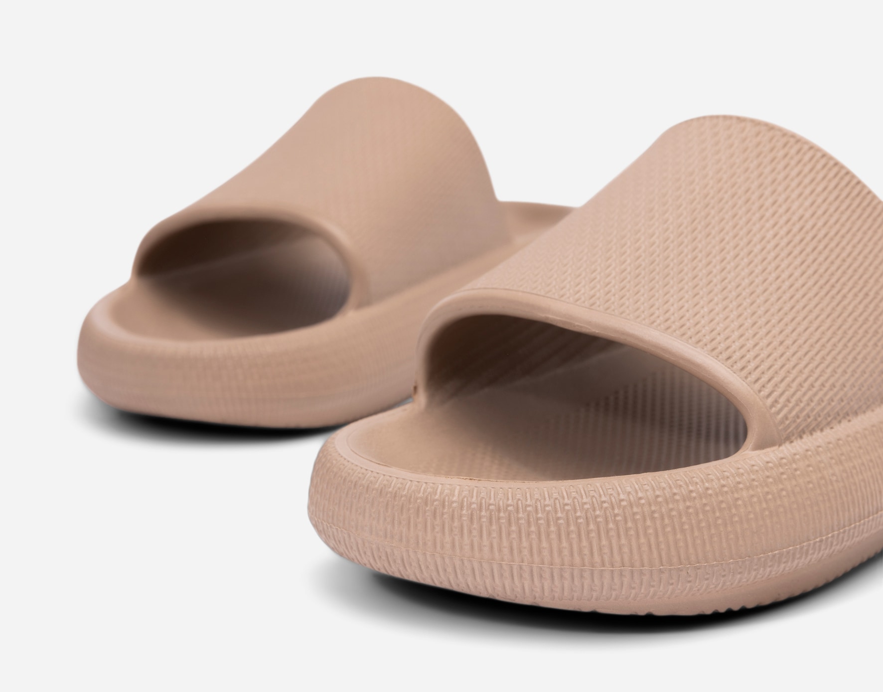 Attitude, Sandaler Bruna