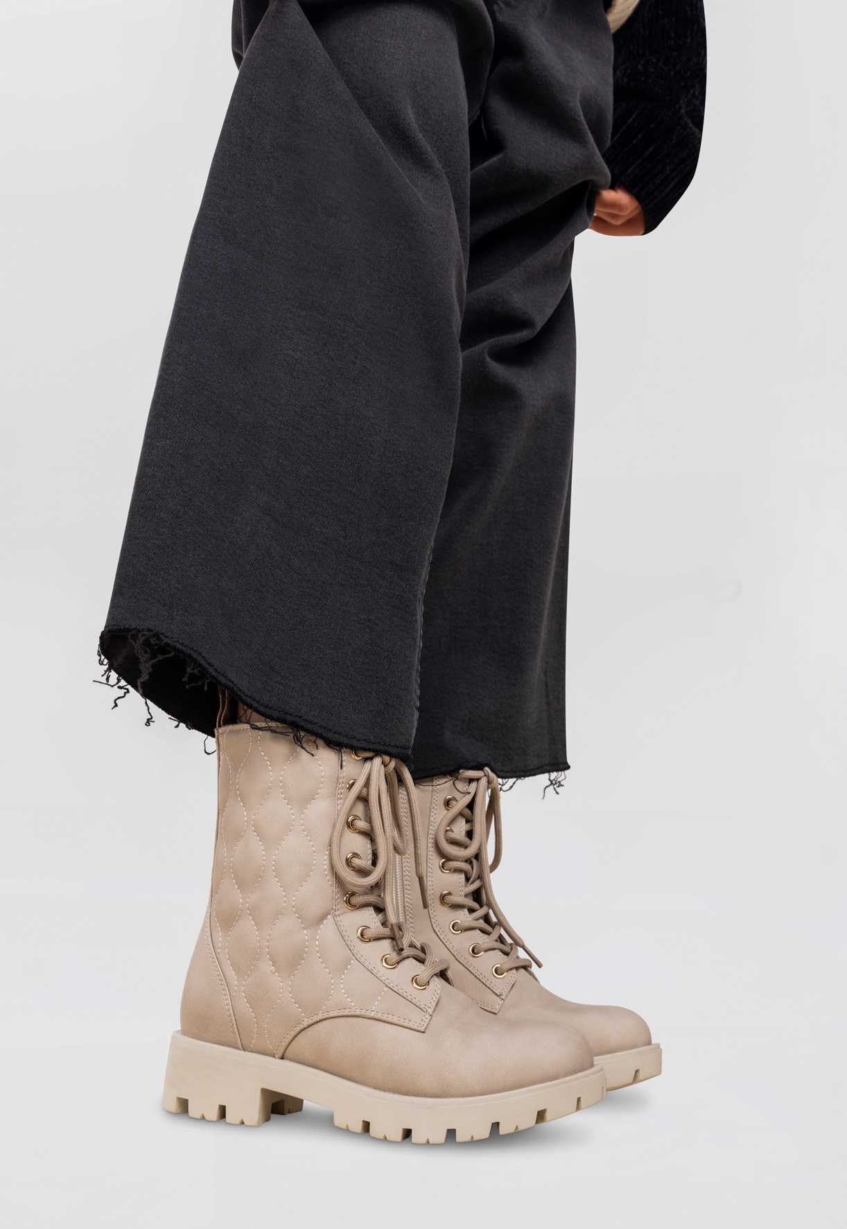 DINSKO, Varmfodrade kängor med dragkedja Beigea