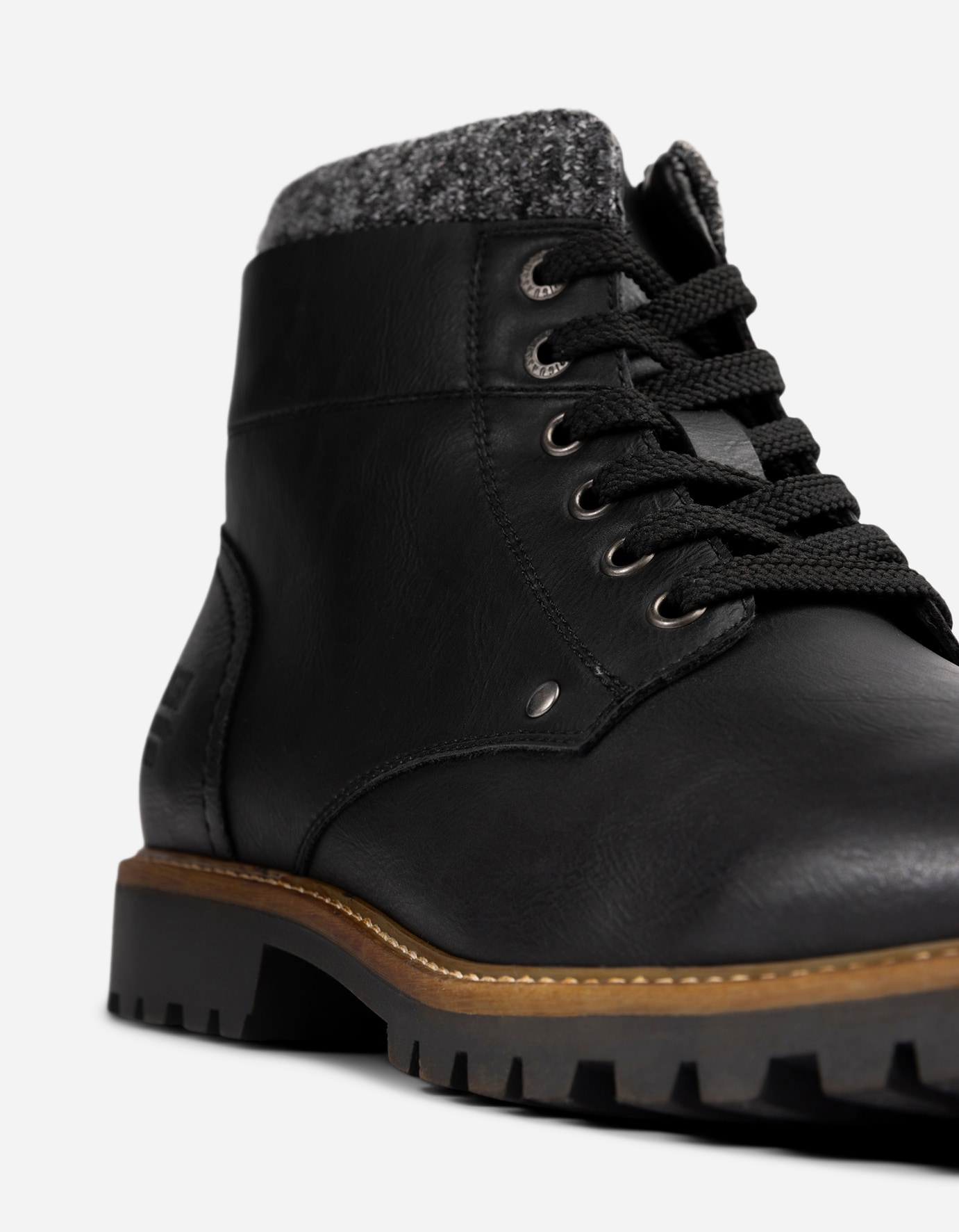 IGUASSU, Varmfodrade kängor med dragkedja Svarta