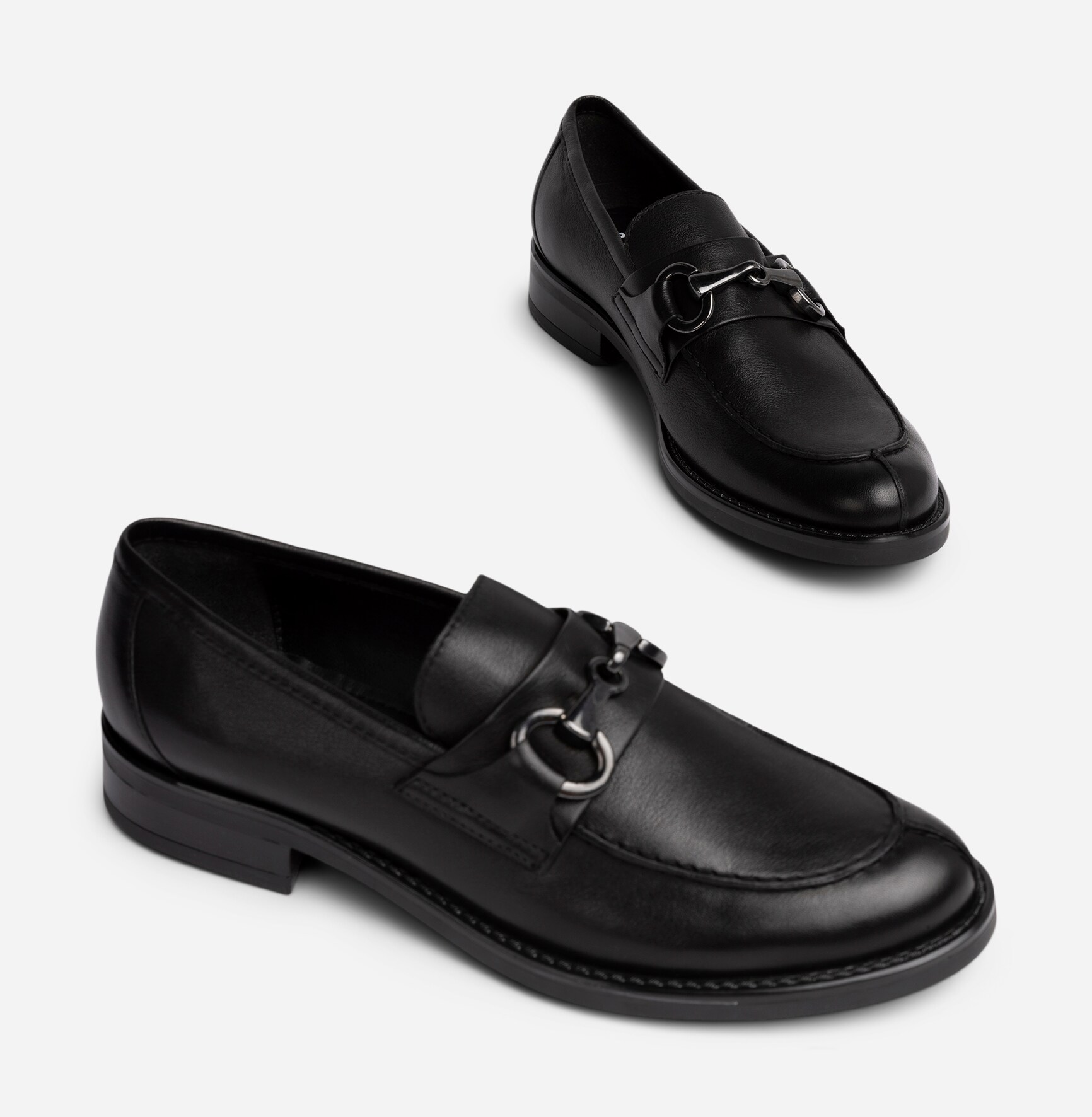 PACE, Loafers med spänne Svarta