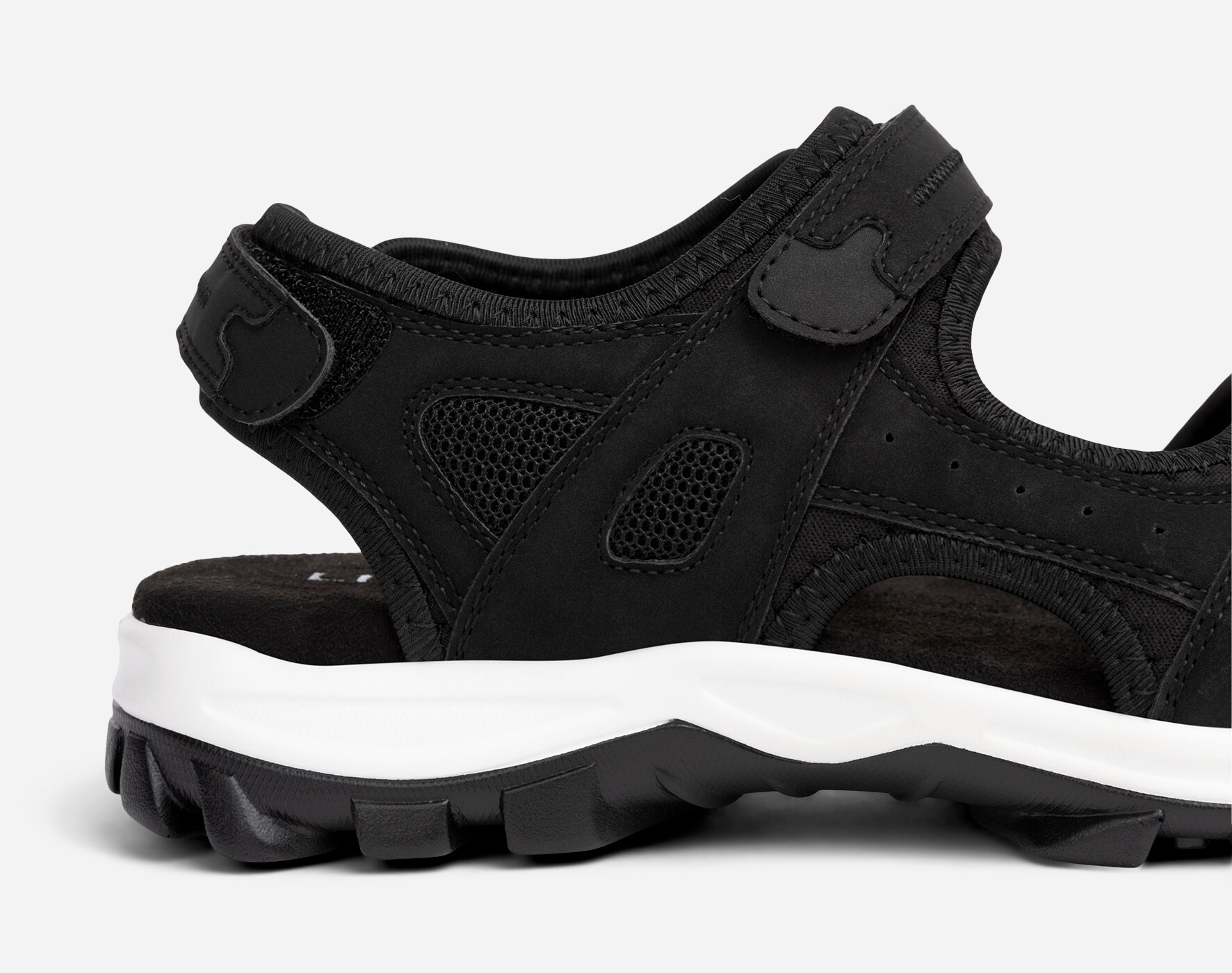 LINEAR, Sandaler med remmar Svarta