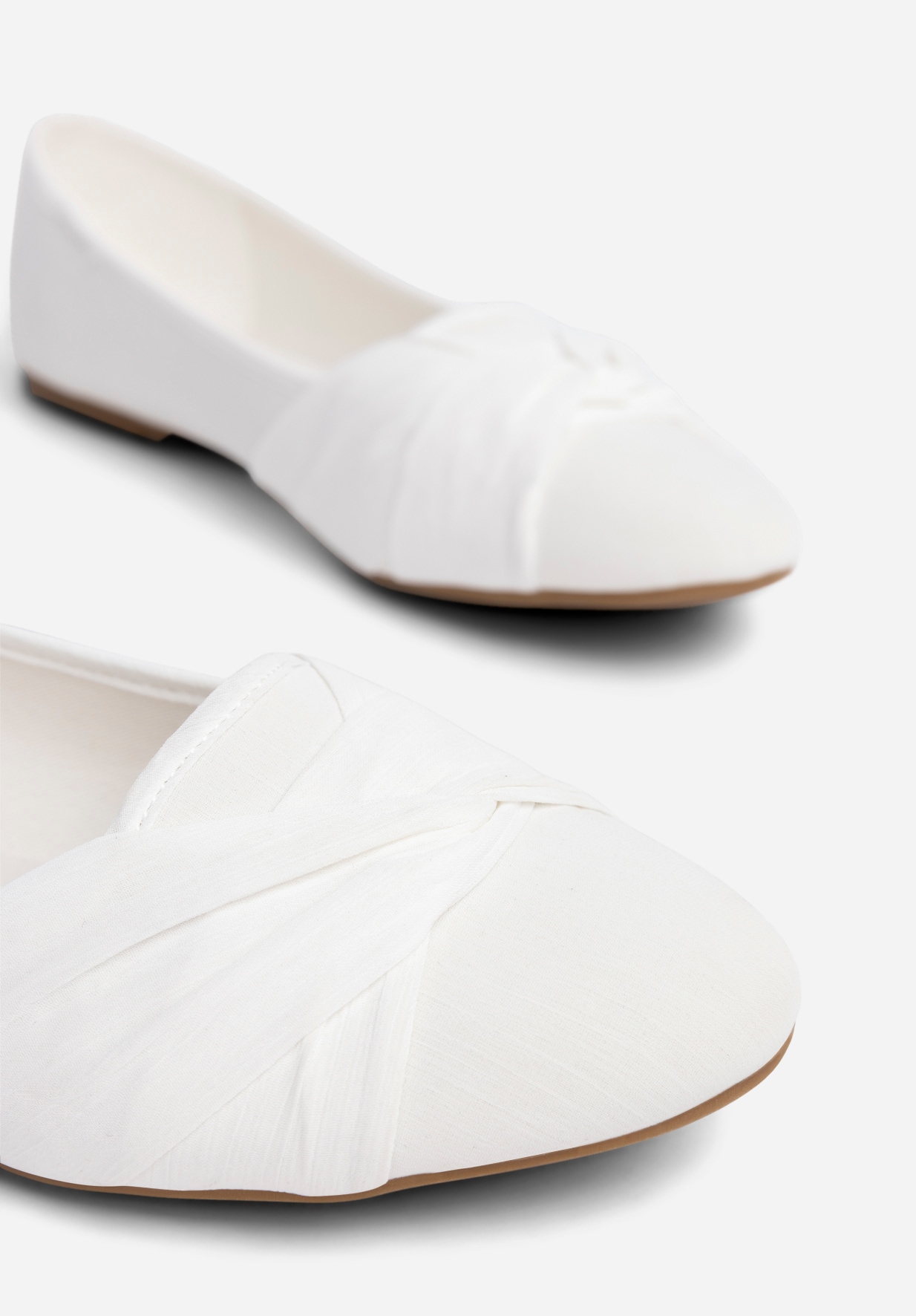 ATTITUDE, Ballerinaskor Vita