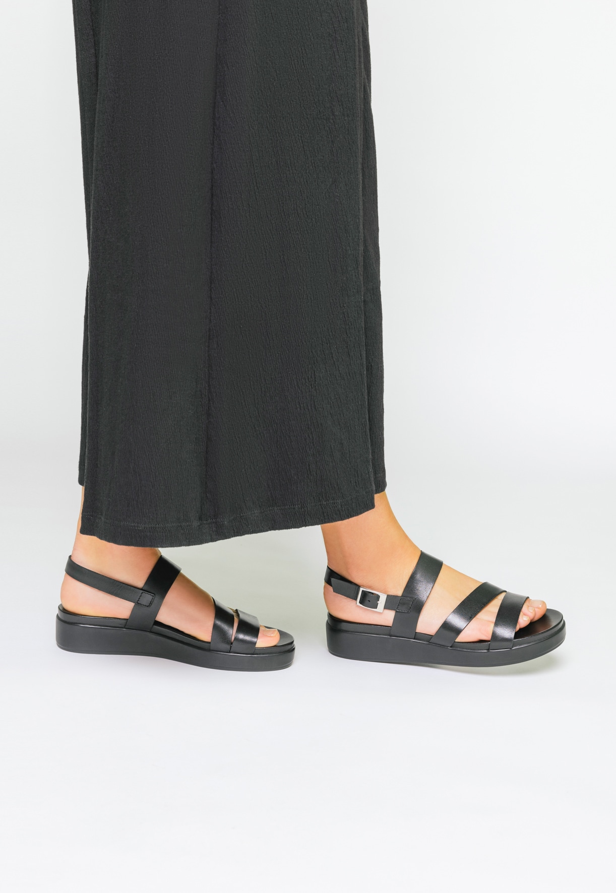 PACE, Sandaler Svarta