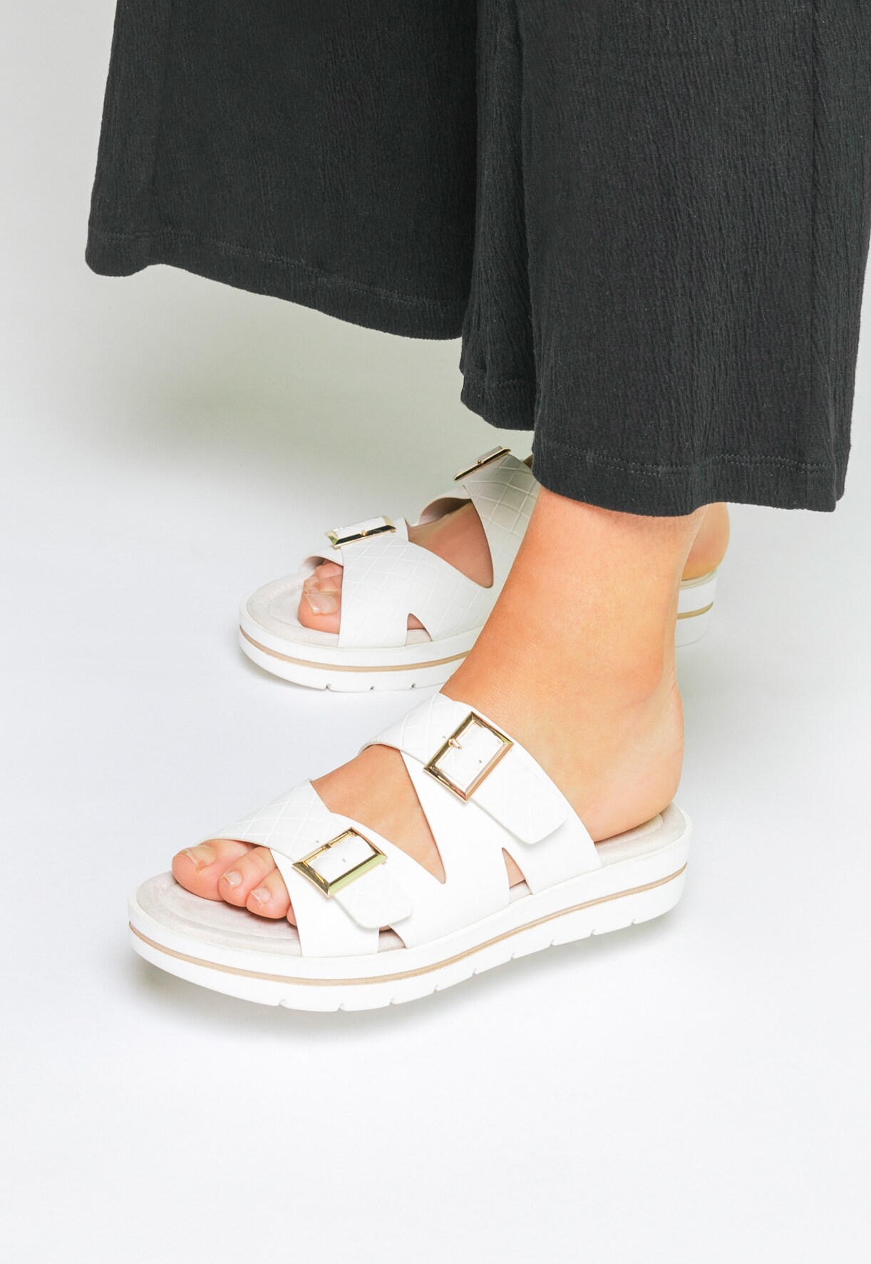 LINEAR, Sandaler Vita
