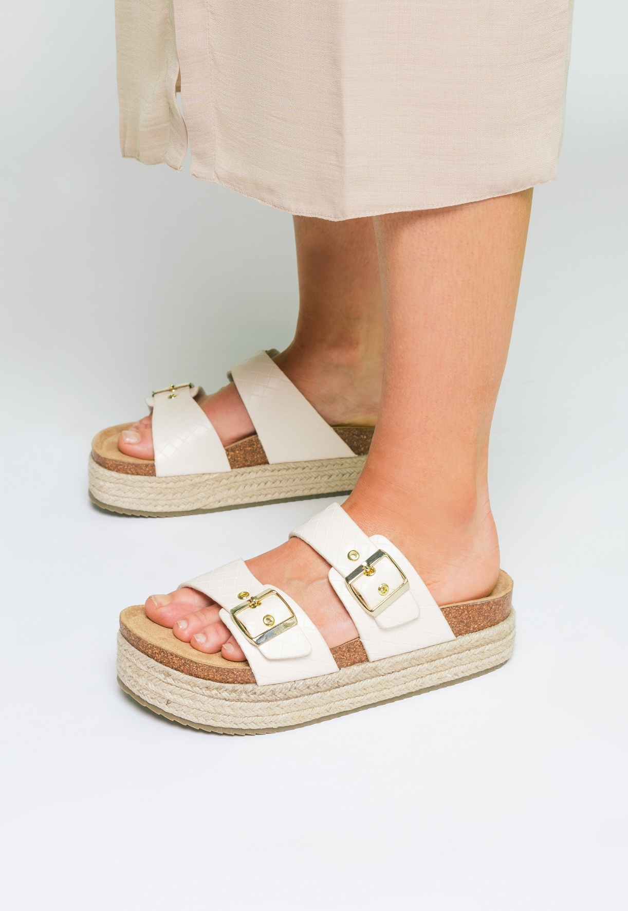 LINEAR, Sandaler med platåsula Vita