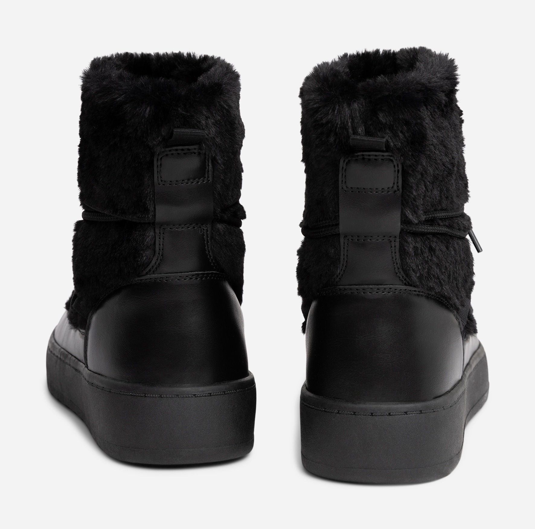 ATTITUDE, Varmfodrade boots med snörning Svarta