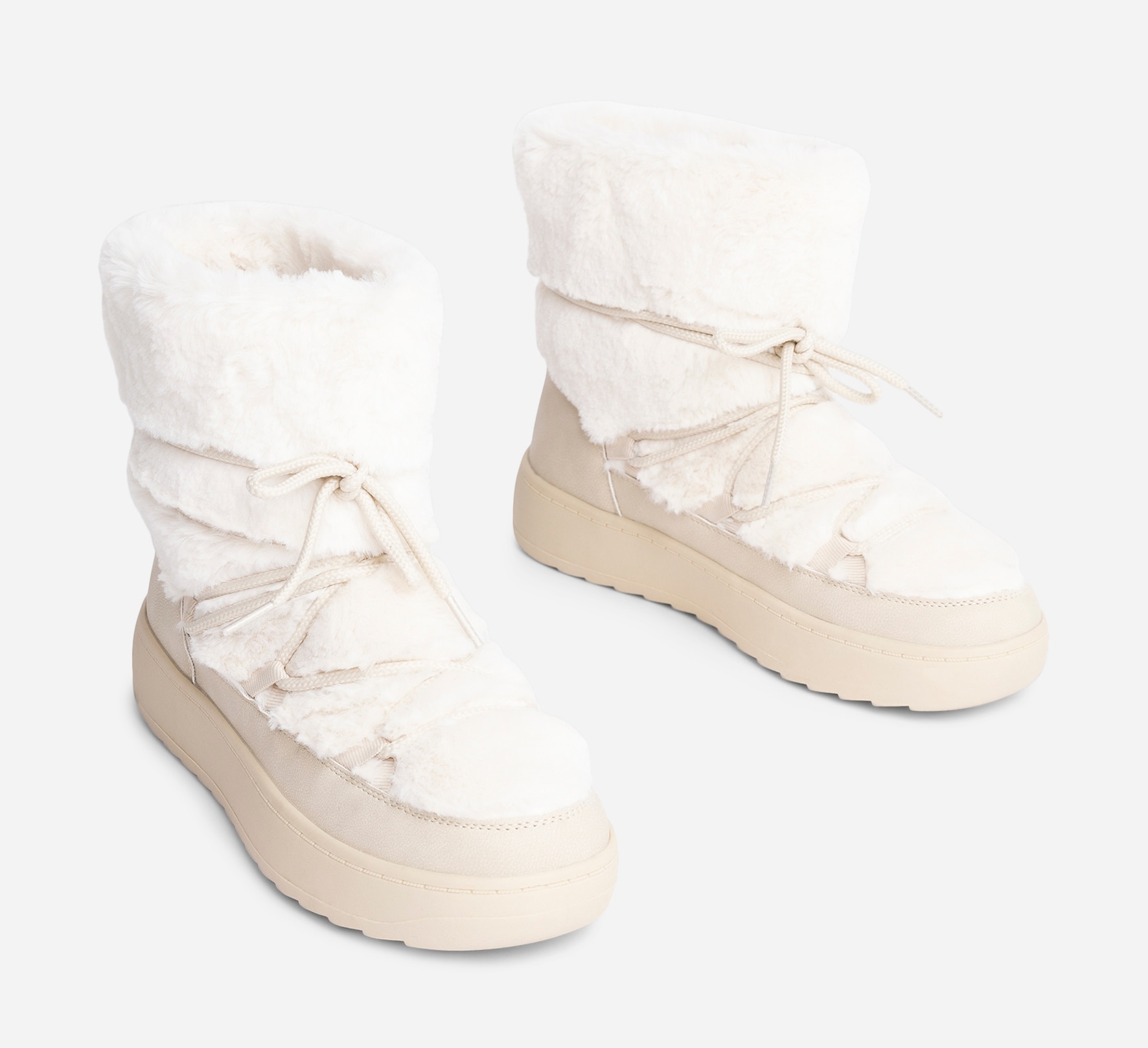 ATTITUDE, Varmfodrade boots med snörning Vita