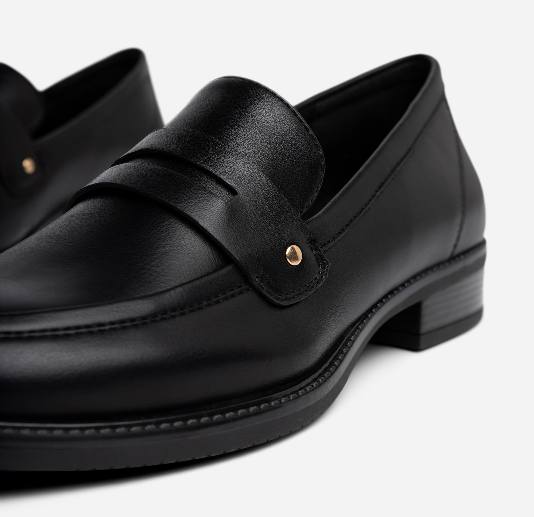 SO ALL, Loafers Svarta