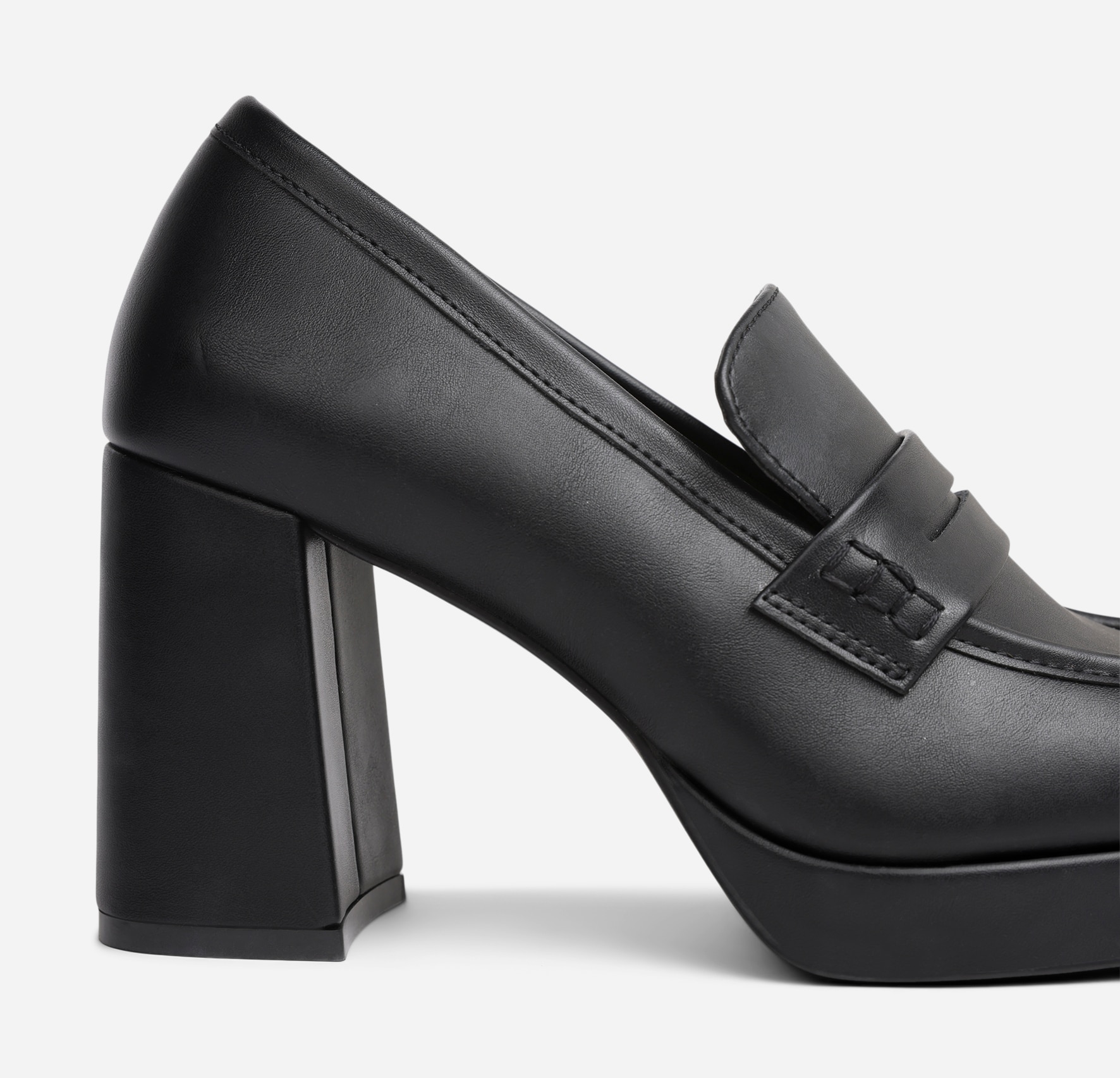 XIT, Loafers på klack Svarta