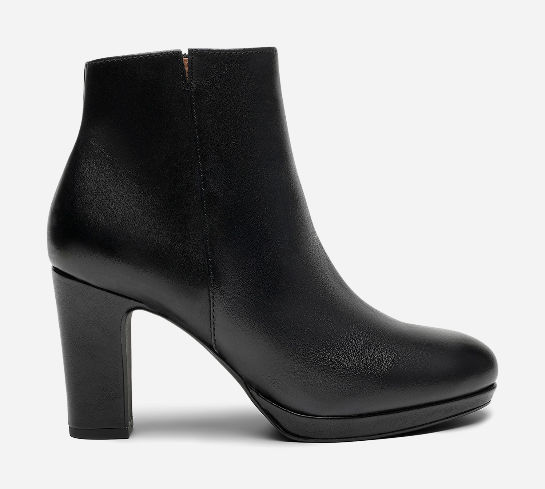 PACE, Boots Svarta