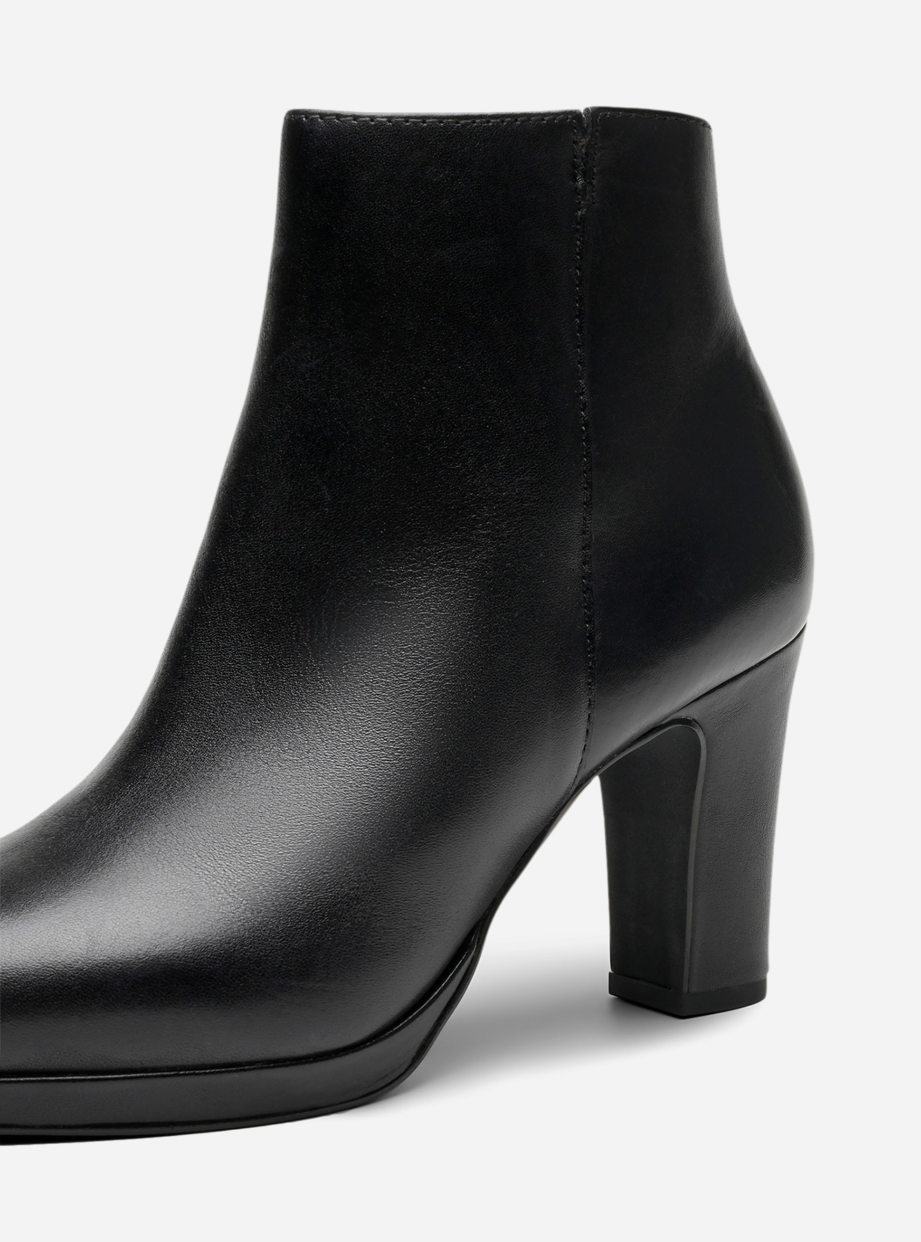 PACE, Boots Svarta