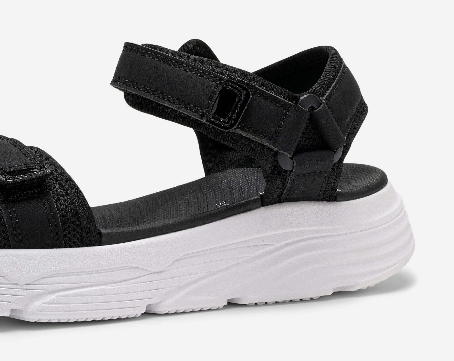 LINEAR, Sandaler med remmar Svarta