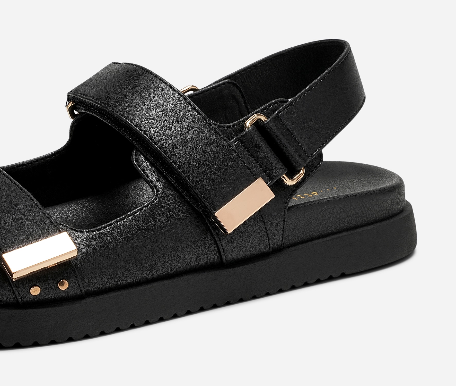 ATTITUDE, Sandaler med remmar Svarta