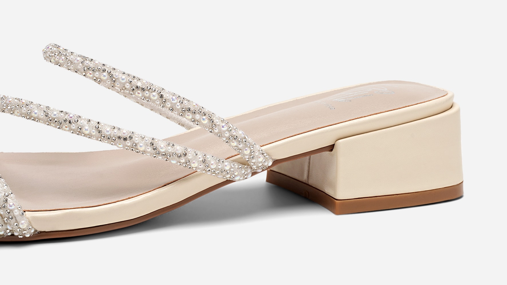 SO ALL, Sandaletter Vita