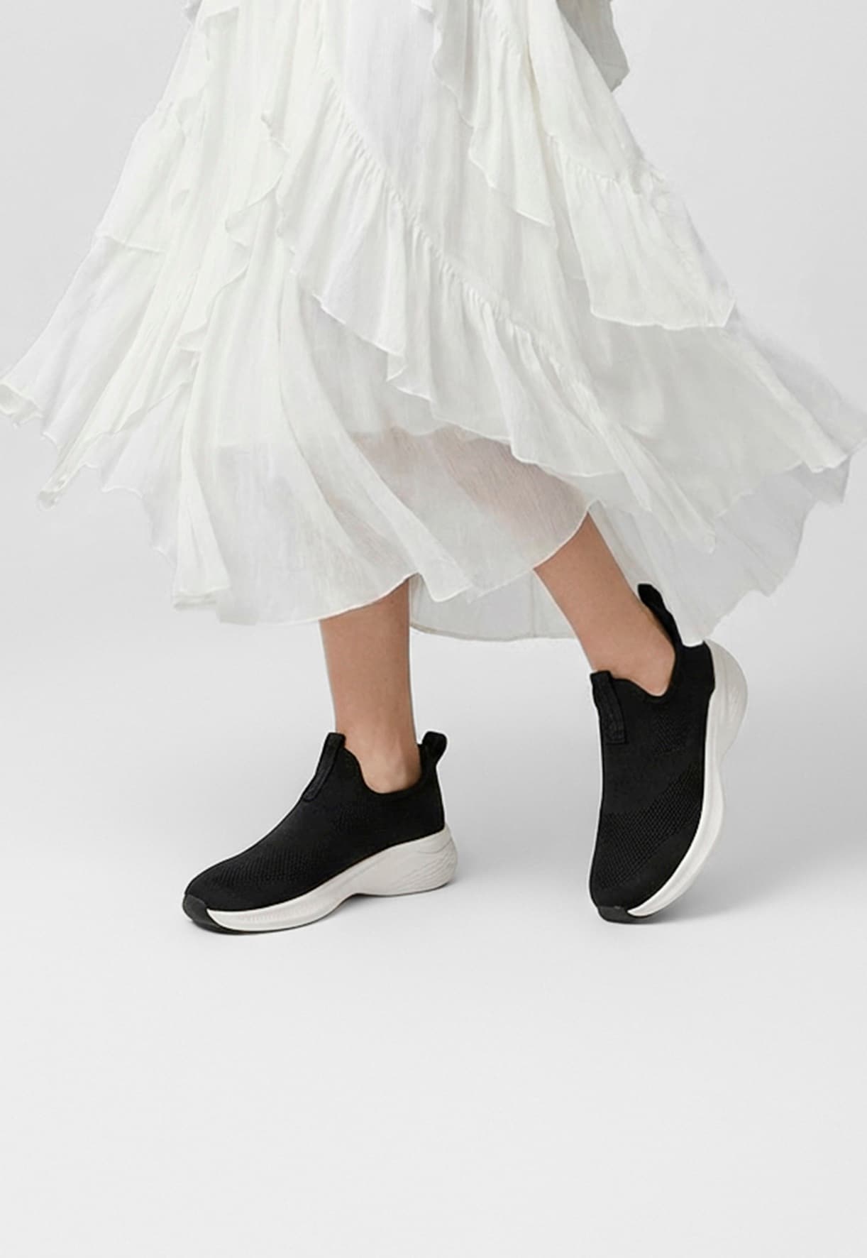 LINEAR, Slip-on sneakers Svarta